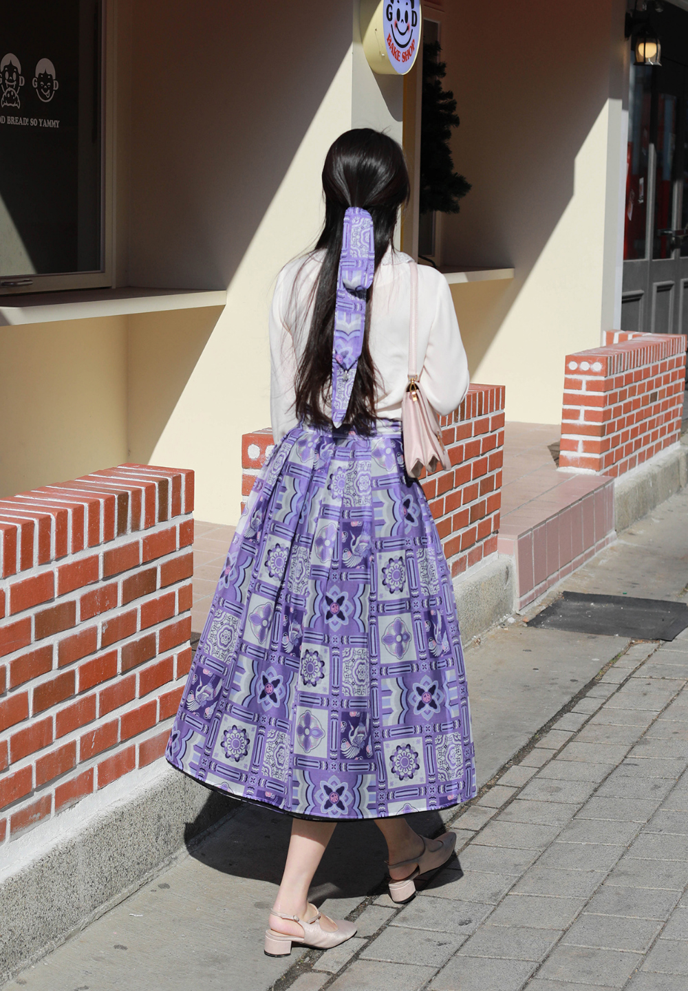long skirt model image-S22L11